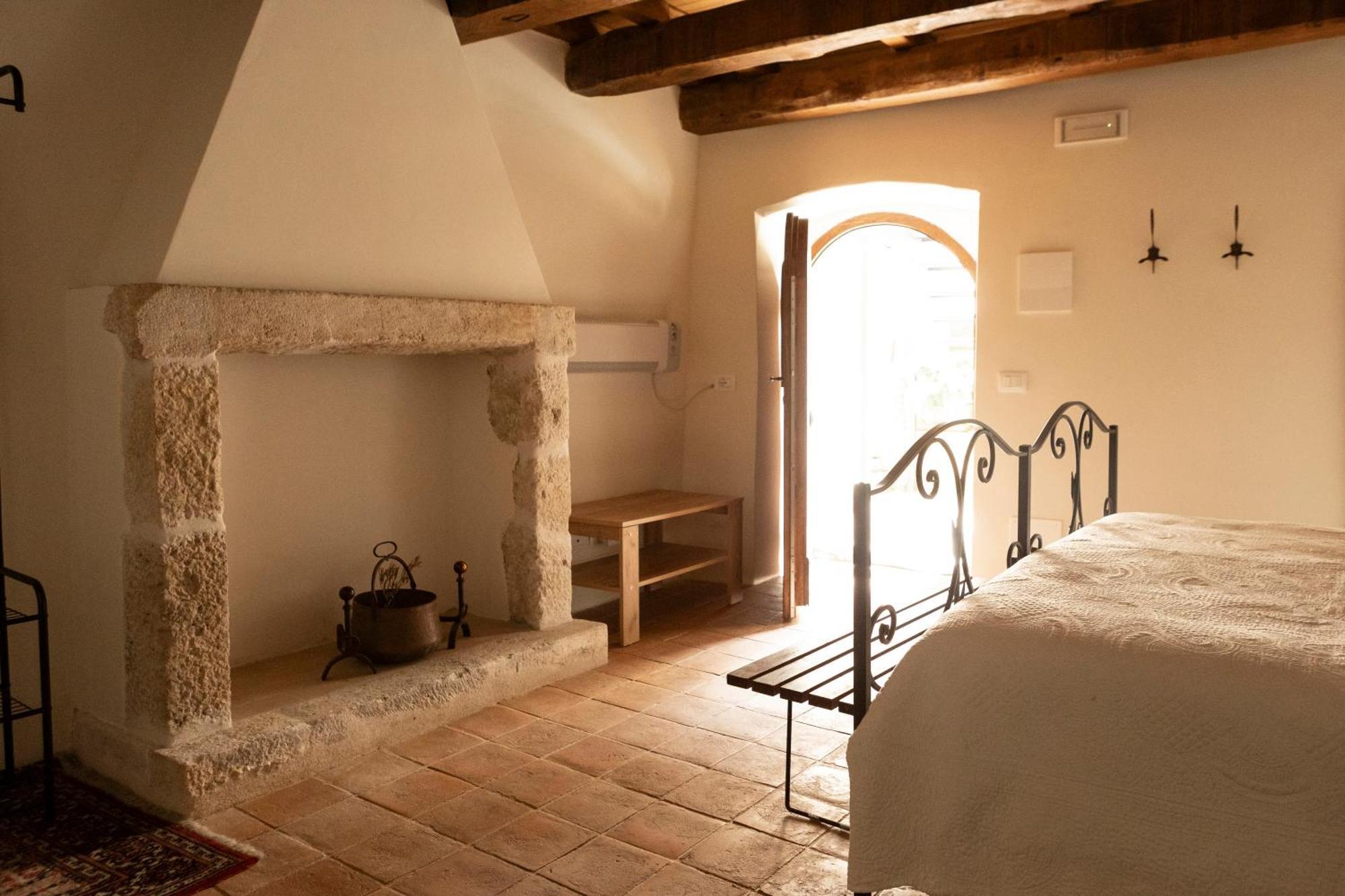 مبيت وإفطار Acciano Palazzo Pirro Dimora Storica المظهر الخارجي الصورة